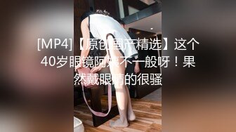 苗条大长腿宅男必备，微博推特极品露脸福利姬【乐萌宝】付费私拍，道具紫薇各种淫态，越漂亮越反差2 (1)