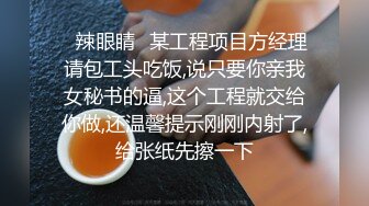 模特身材女友一身黑丝比基尼，和男友一起直播啪啪做爱全过程，上演花式春宫图，传教士内射特写精液流出