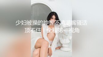 皮城守卫美女扛着枪保卫家园还不忘给同伴擦枪