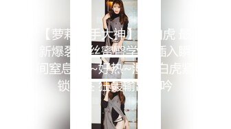 绿帽男回到家，发现自己的44岁熟女老婆和情人在家偷情操逼，太刺激了