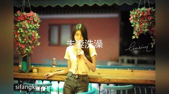 [MP4]国产AV-物业管理保安上门收管理费强干正在直播的制服女主播