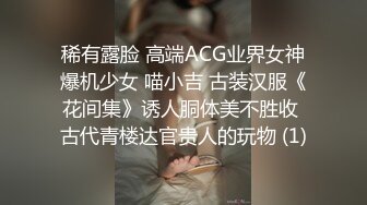 超短裙迷人学生装的人妖跨在书桌上掰开双腿妩媚表情勾引帅哥做身上不停扭动给你乳房吃就是求操屁眼玩