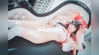 大神尾随偷拍美女裙底❤️极品美女打卡拍照被前后抄底白色内前面看到一片黑黑的逼毛