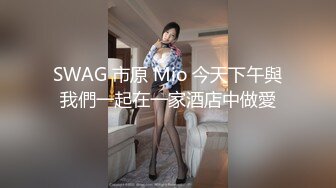 新来的清纯小妹露脸在被窝里跟狼友发骚直播赚生活费，听狼友指挥揉奶玩逼，自慰呻吟年轻粉嫩