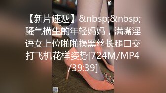 [MP4/ 686M] 珠光宝气戴名表开豪车的富姐晚上和两个猛男野外3P