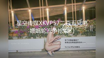 靓女专心学习网络穿搭，半透内翘屁股给你看黑森林 凉拌屁股夹屁股沟一览无余