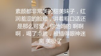 韵味十足的美少妇，巨乳吊钟奶乳晕很大，岔开大腿露出白虎穴不停的揉搓