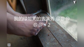 全景偷拍牛仔裤大长腿小美女 憋了好久尿的很急