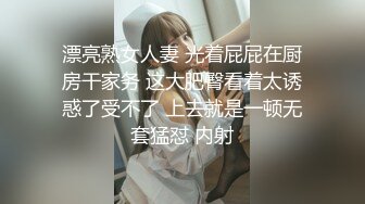 皮肤白嫩屁股挺翘的美女躺在肉棒前馋了就吸允舔吸