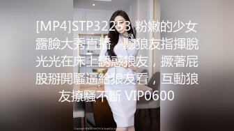 [MP4/ 389M] 漂亮美女3P 一白一黑两根大肉棒 还是选择黑祖宗的插逼 另一根插嘴 表情很舒坦