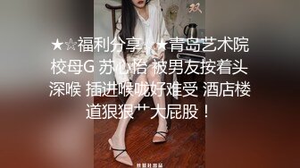 颜值美少女一手抓美乳，跳蛋按摩器震穴，搞得骚穴好湿