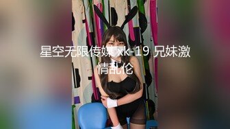 高颜美眉 身材娇小皮肤白皙 小穴抠的受不了 被大鸡吧猛怼奶子哗哗 娇喘不停