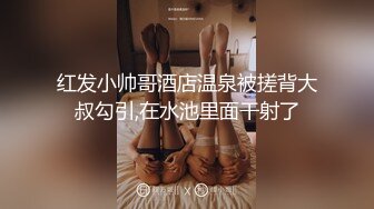 爆乳美女身材完美开档丝袜，柔软大奶子一直晃，浴室湿身翘起极品肥臀