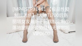 按摩店偷拍，来了个饥渴小哥给大屁股失足女舔逼被偷拍直播，裤子都不脱玩就草上了，真饥渴