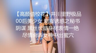 齐逼牛仔短裤修长美腿，花臂纹身拨开内裤舔逼，翘屁股扣穴特写猛操屁股