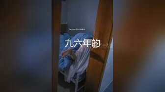 商城跟随偷窥漂亮小少妇 蓝色小内内紧紧卡着屁沟 看着好骚气