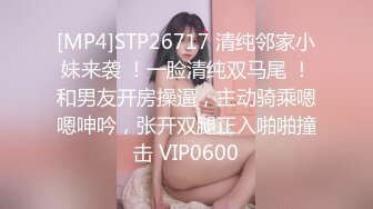 两个眼睛美御姐妹子双飞大战 黑丝巨乳换着玩无套操逼