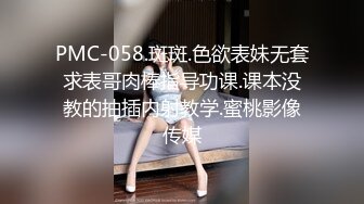 性感大波妹，全程露脸爆乳肥臀无毛逼，水嫩骚穴道具自慰，揉奶玩逼撅着屁股给狼友看，表情好骚舔弄假阳具