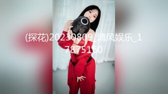 最新多位美女少妇极端贴B盗摄，B眼和BB离你只有一厘米 (4)