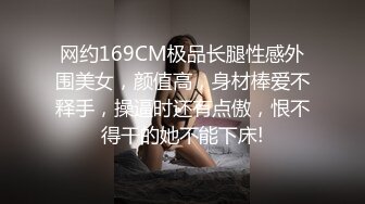 跟女朋友做爱不过瘾 叫上她的闺蜜玩3P