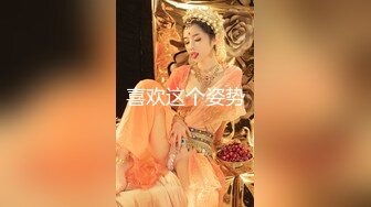 《极品CP❤️魔手外购》正版2K近景热闹商场女厕刁钻位置偸拍超多小姐姐方便，能看脸又能看私处，浓浓分泌物挂逼上不掉