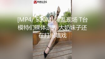 皮肤白皙性感的三线小嫩模被4男众筹高价约到家中玩