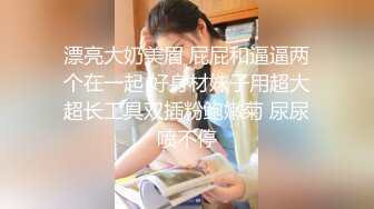 【推特淫妻】母狗人妻露出调教小狮子各种露出调教，天生的母狗 (1)