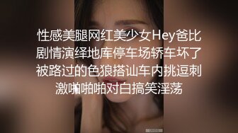 极品少妇女上位虎穴深入无套吞大屌，龟头好大，摩擦阴蒂和外阴，玩三P