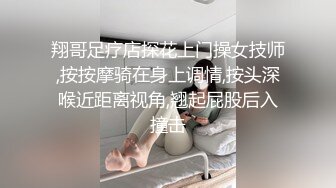 气窗偷拍一对中年夫妇在出租房啪啪 听声音外面还很嘈杂难道不怕发现