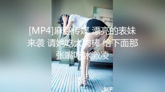 [MP4]极品网红美少女！直播赚钱还网贷！情趣装诱惑，贫乳超嫩小穴，道具抽插