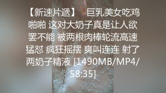 一线天粉穴极品美女小姐姐自慰秀，情趣开档揉奶装，翘起屁股对着镜头，掰穴振动棒摩擦，抬起双腿极其诱惑