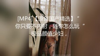 《魔手☛外购☀️极品CP》美女如云商场女_厕逼脸同框正面偸拍超多年轻小姐姐小少妇方便，牛仔短裤美少女的干净白虎逼简直太顶了 (4)