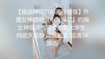 年轻嫩妹子小月宝 模特娇小身材，脱光全裸道具自慰刺激外阴全景特写外阴鲍鱼，跳蛋自慰