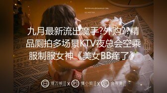 奶茶店女厕排扣裙红趾甲可人小妹,鲜美的无毛蜜桃穴真想下手摸摸