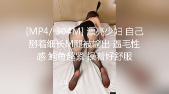 【迷奸睡奸系列】超嫩妹子被大肥猪迷奸，迷离间被各种玩弄，无套狂艹！双角度，超爽体验！ (2)