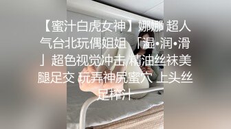 两个高颜值护士来替刺青小哥哥好好的排毒，轮流用小穴洗肉棒