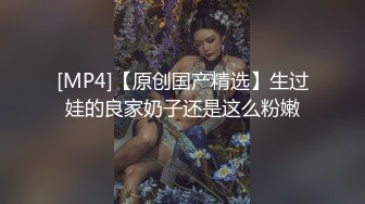 良家小少妇被大哥调教的真心不错，温柔的舔弄大鸡巴给狼友看，激情上位喂大哥吃奶子