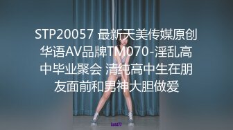 邪恶的房东暗藏摄像头偷拍两位美女洗澡换衣服