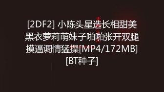 短发萌妹情趣学生制服小短裙 ，浴室跳蛋假屌轮番上 ，震的太爽表情很享受