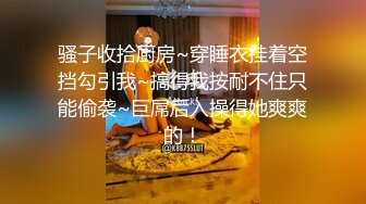 年轻的小骚妹露脸一个人精彩大秀直播，听狼友指挥互动撩骚，淫声荡语丝袜情趣，跳蛋塞逼里AV棒伺候道具抽插