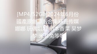 御姐少妇黑丝情趣激情3P，让大哥按着头草嘴口交