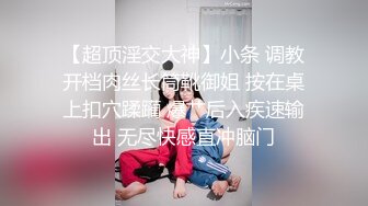 小桃妹妹~很活泼开朗的妹妹，喜欢别人叫她宝贝，颜值OK，完美露脸~真的很可爱~自己玩肿了~红通通~