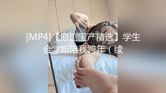 极品清纯粉嫩00后学生妹与弯屌男友做爱自拍流出，高颜值好身材极度反差婊喜欢男友射在嘴里