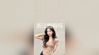 几个九零后小伙去KTV包房唱K玩疯了,妹子跪下口活,拿嘴当B抽插,洗手间乱交