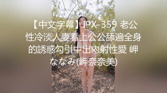 十月水上乐园更衣淋浴室偷拍身材不错的苗条靓女独自一人淋浴