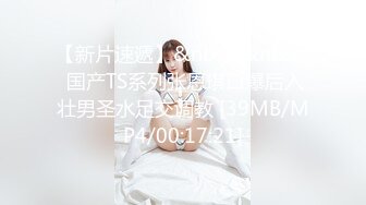 一王两后，帝王般享受！难得一见OF无敌巨乳大奶牛【hhh1231】最新啪啪长视频，肏一个手还玩一个，双波霸玩到虚脱 (7)