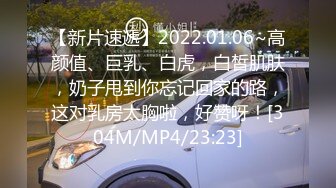 [MP4/ 984M] 人妻榨汁机跟两个年轻小哥激情3P给狼友看，淫乱的房间被两个小哥各种玩弄，揉奶玩逼道具玩弄