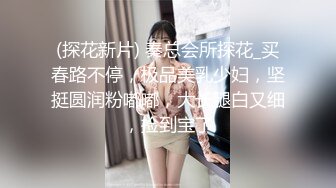 气质御姐真实女同一人单秀，柔软身体瑜伽垫上一字马，多套情趣装换装，从下往上视角扣穴，手法娴熟没几下就流出白浆