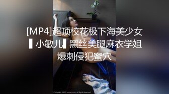 淫荡露脸人妻在沙发上做爱，还有高难度姿势