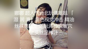 清纯系天花板极品小萝莉，全套护士情趣装没穿内裤，张开双腿自摸粉穴，揉捏贫乳小奶子，非常粉嫩很是诱惑